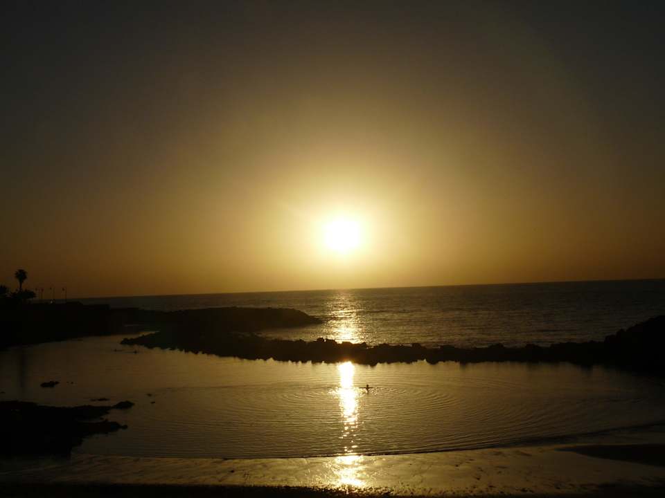 Sonnenaufgang  Lagune -Atlantk vor dem Hotel Hotel Grand Teguise Playa