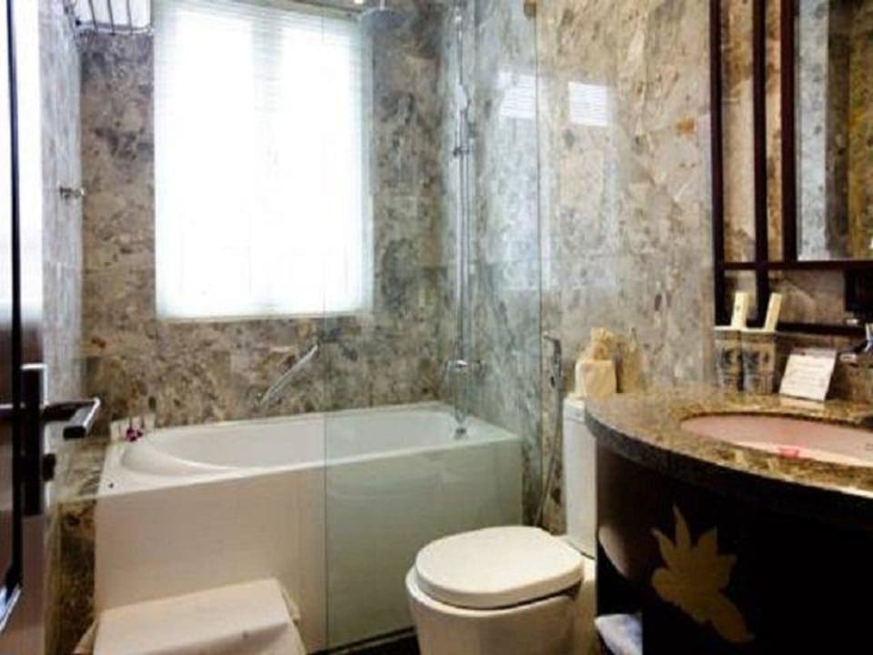 Bathroom Hotel Hanoi View 2