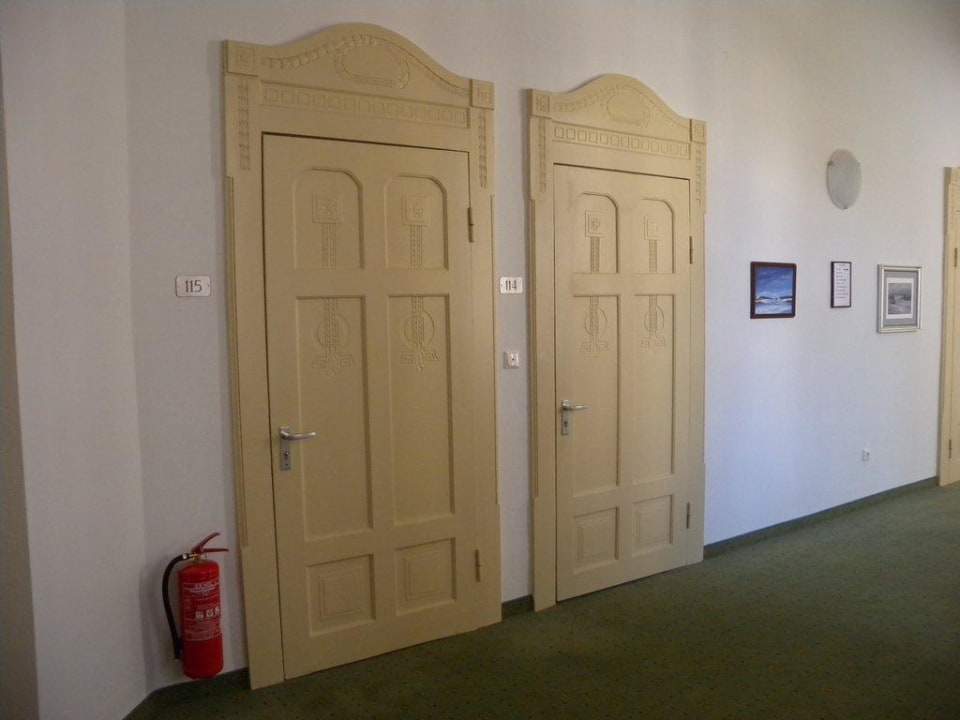 Eingangstüren Zimmer Hotel Badehof