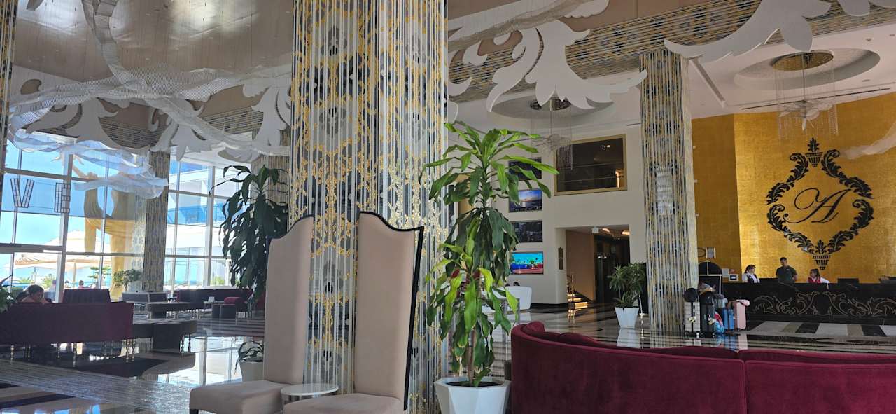 Lobby Azura Deluxe Resort & Spa Hotel