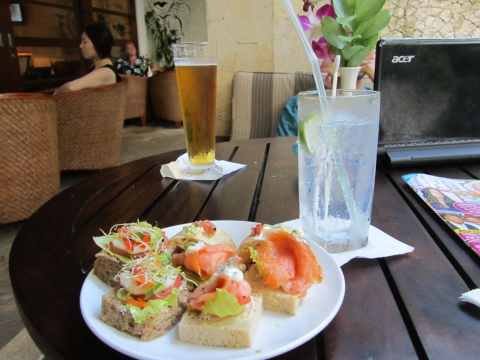 Lecker Essen in der Cocktailstunde Padma Resort Legian