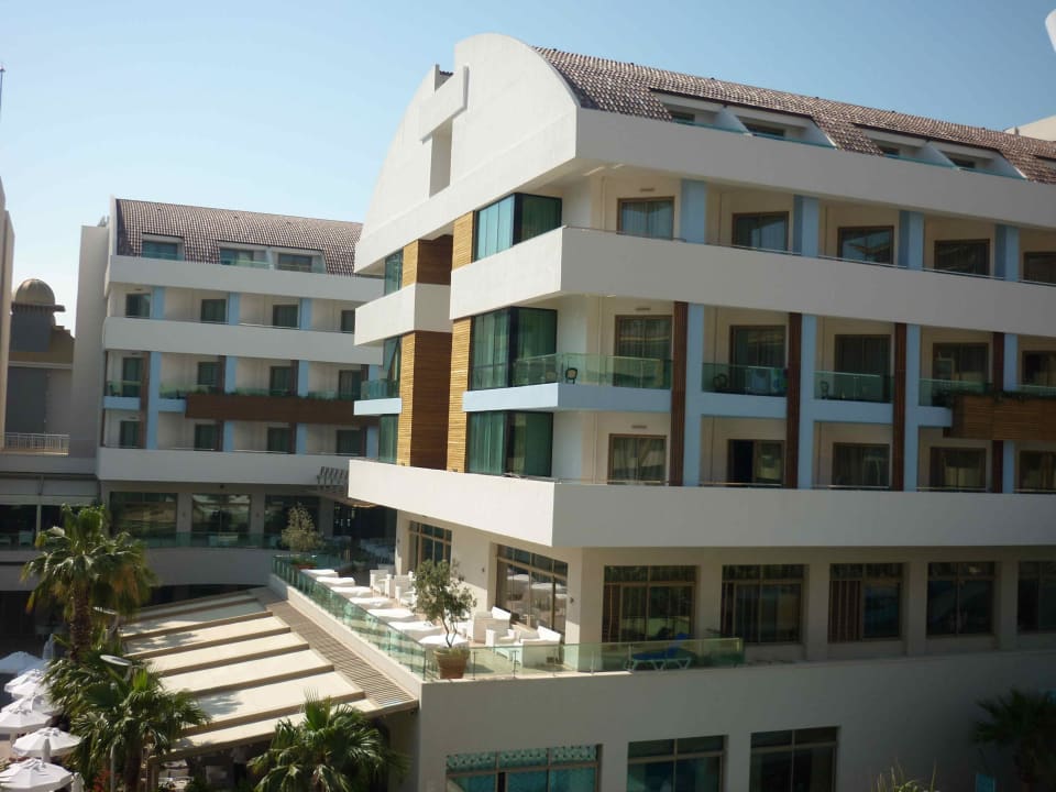 Vom  Royal  Dragon Port Side Resort Hotel