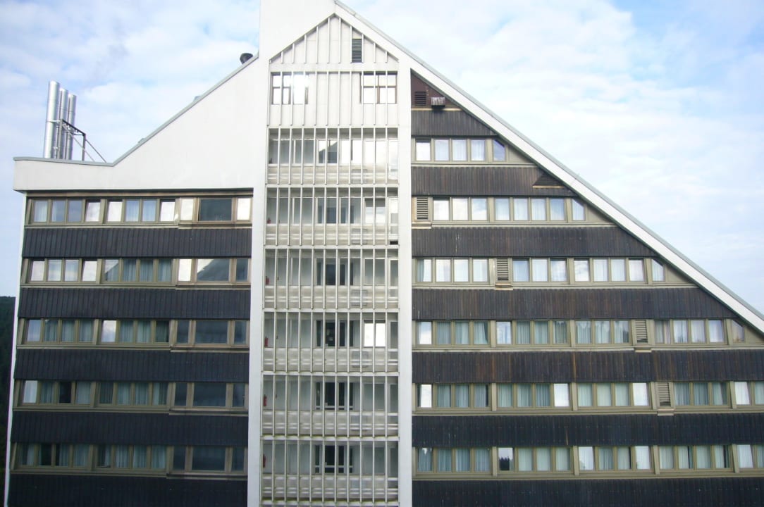 "Zwillingsturm" gegenüber AHORN Panorama Hotel Oberhof