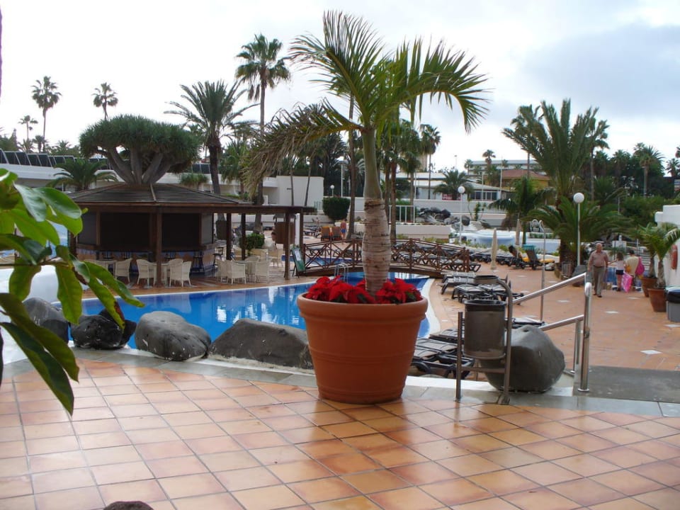 Blick auf Poolanlage H10 Gran Tinerfe - Adults only