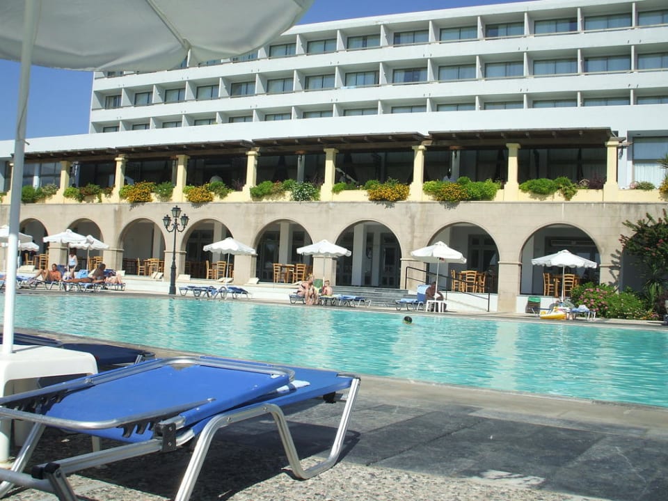 Pool und Haupthaus Grecotel LUXME Dama Dama