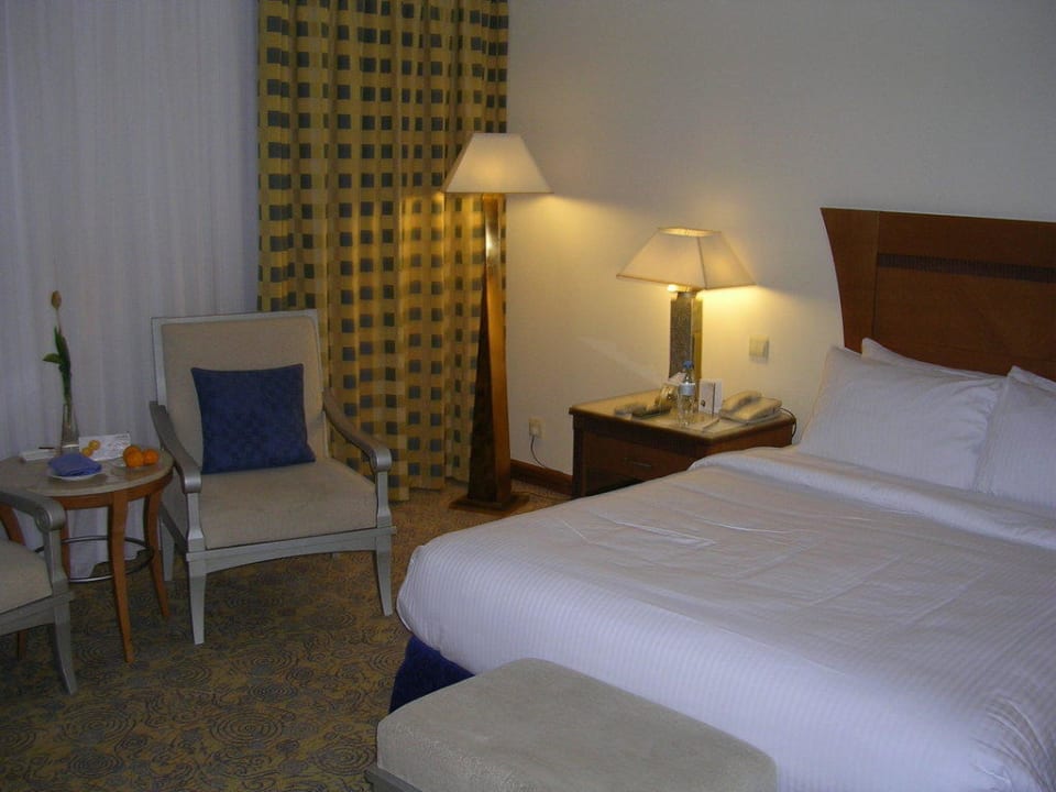 Schönes Zimmer Hotel Le Meridien Al Aqah Beach Resort