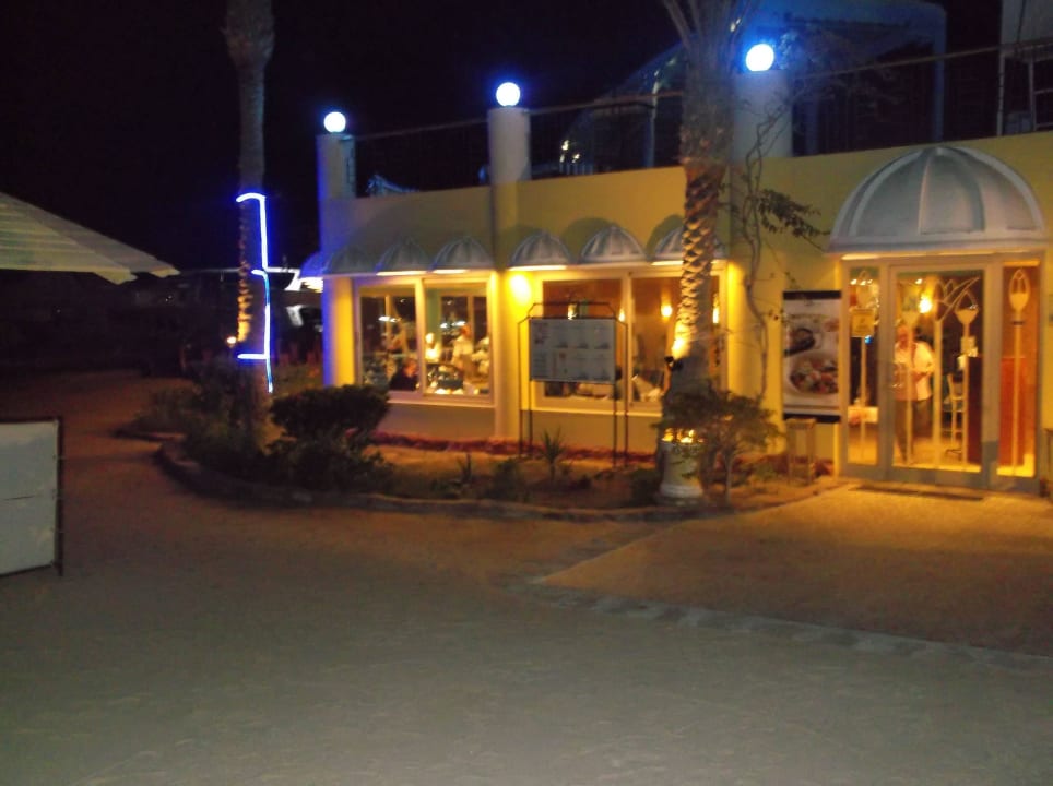 1 der restaurants SUNRISE Holidays Resort (Adults Only)