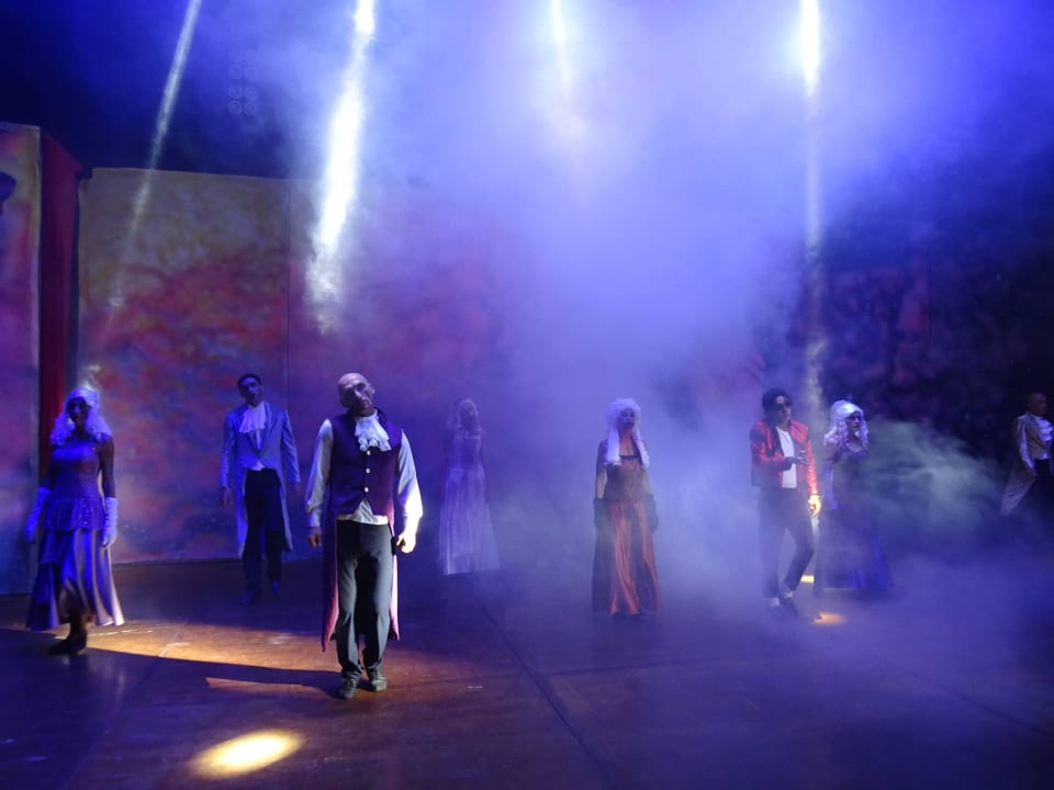 Thriller Royal Taj Mahal Hotel