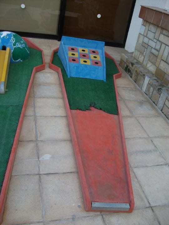 Minigolf!? Queen's Bay Hotel