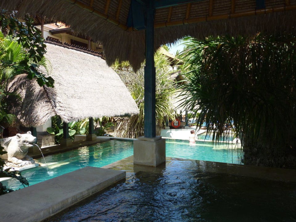 Und nochmal der Stufenpool Puri Santrian