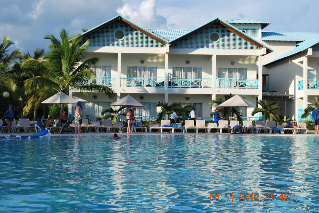 Einer der wunderschönen Pools Dreams La Romana Resort & Spa