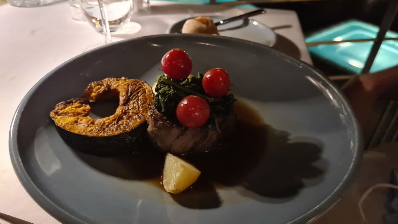 Gastro Outrigger Maldives Maafushivaru Resort