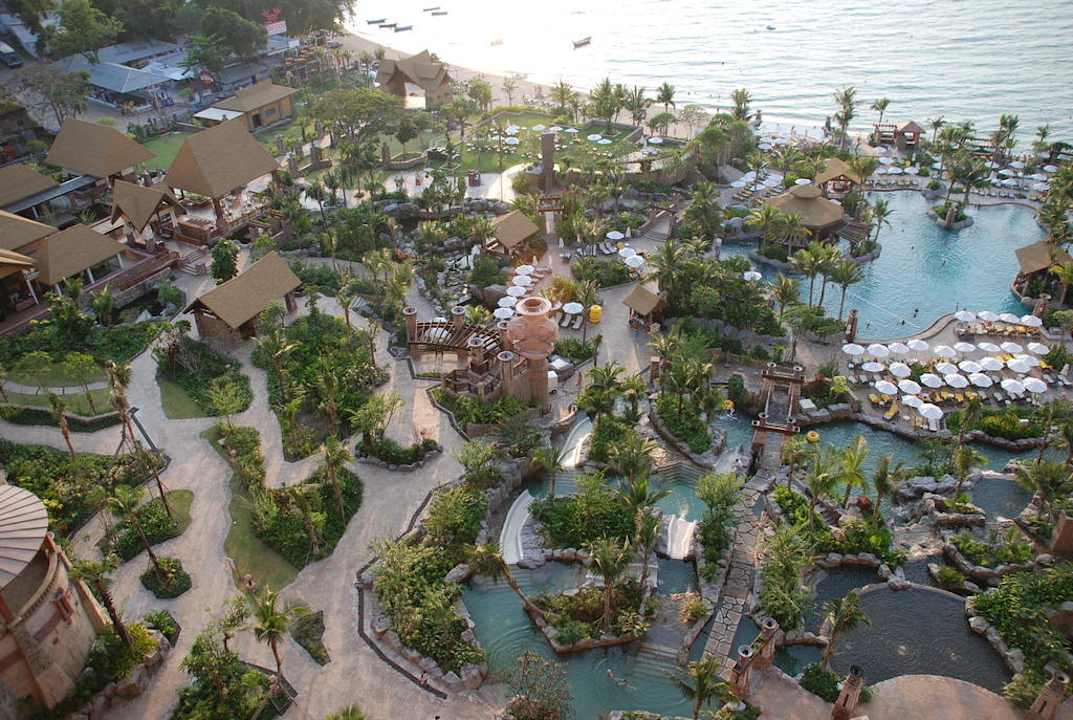 Ausblick vom Zimmer auf die Anlage Centara Grand Mirage Beach Resort Pattaya