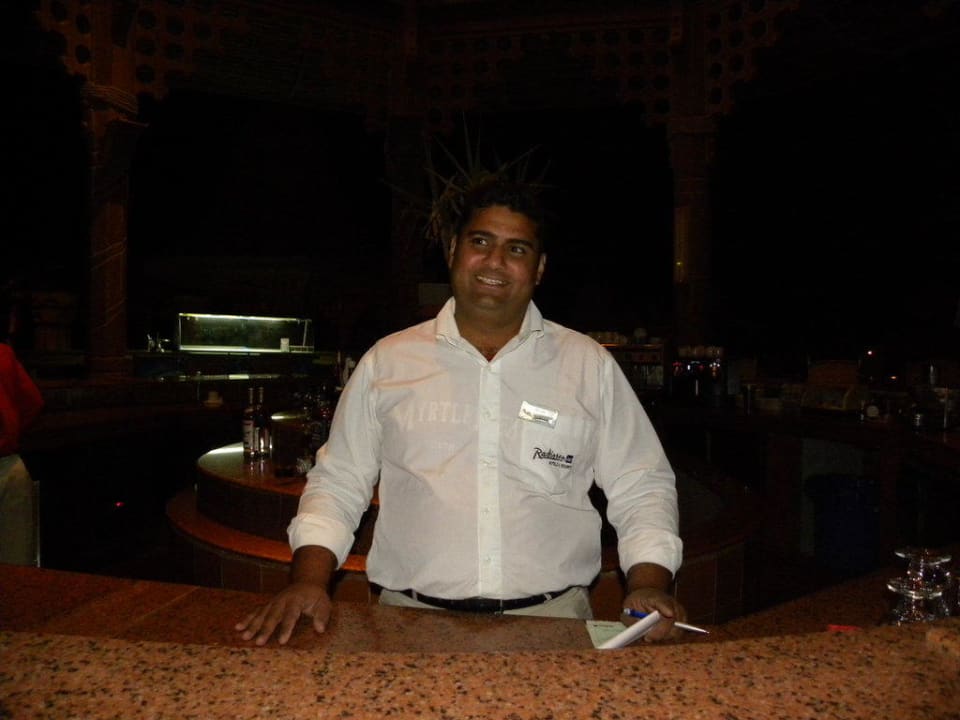 Magdy - der Barmann Parrotel Beach Resort