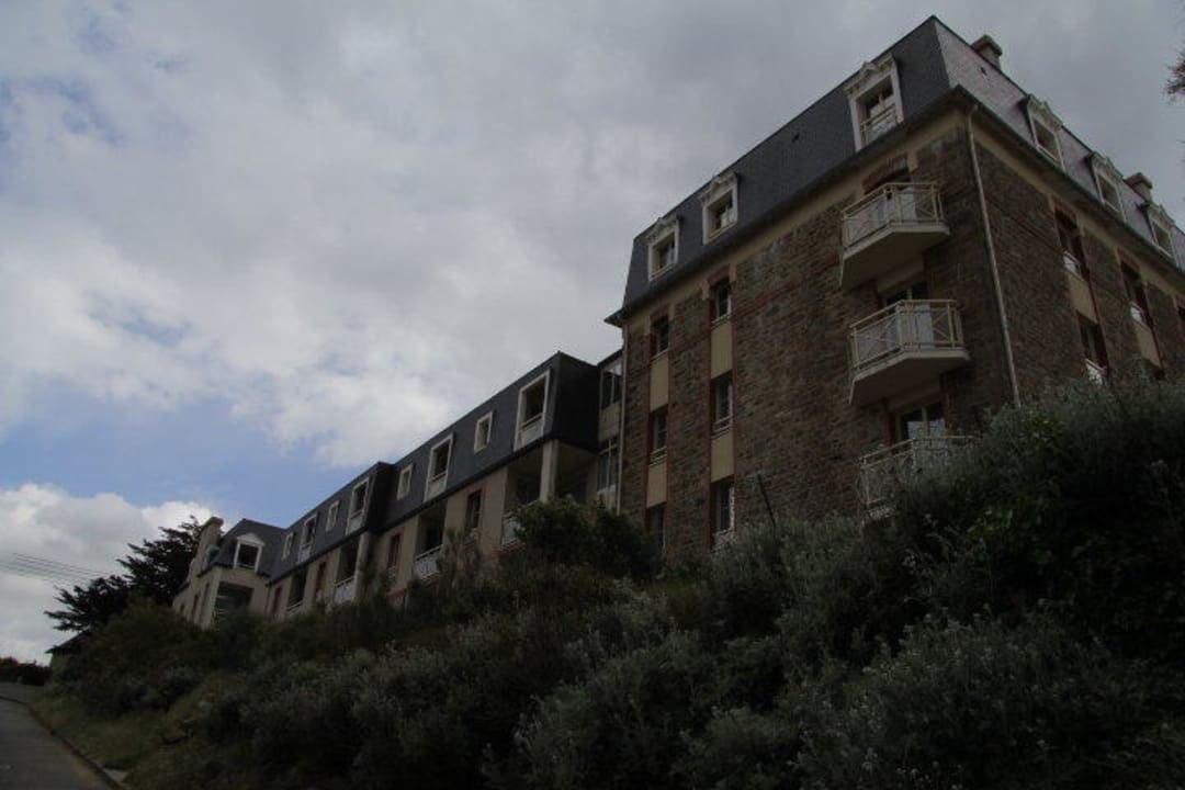 Seitenansicht hier gibt es Appartements mit Balkon Hotel Residence Reine Marine