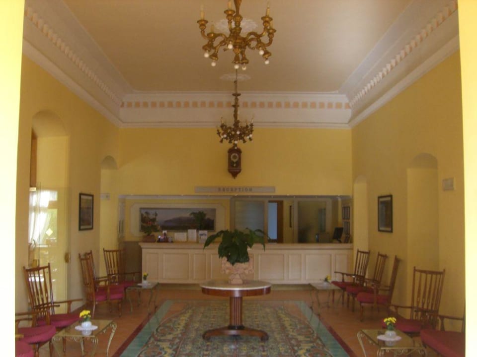 Rezeption in der Empfangshalle Hotel Jaccarino