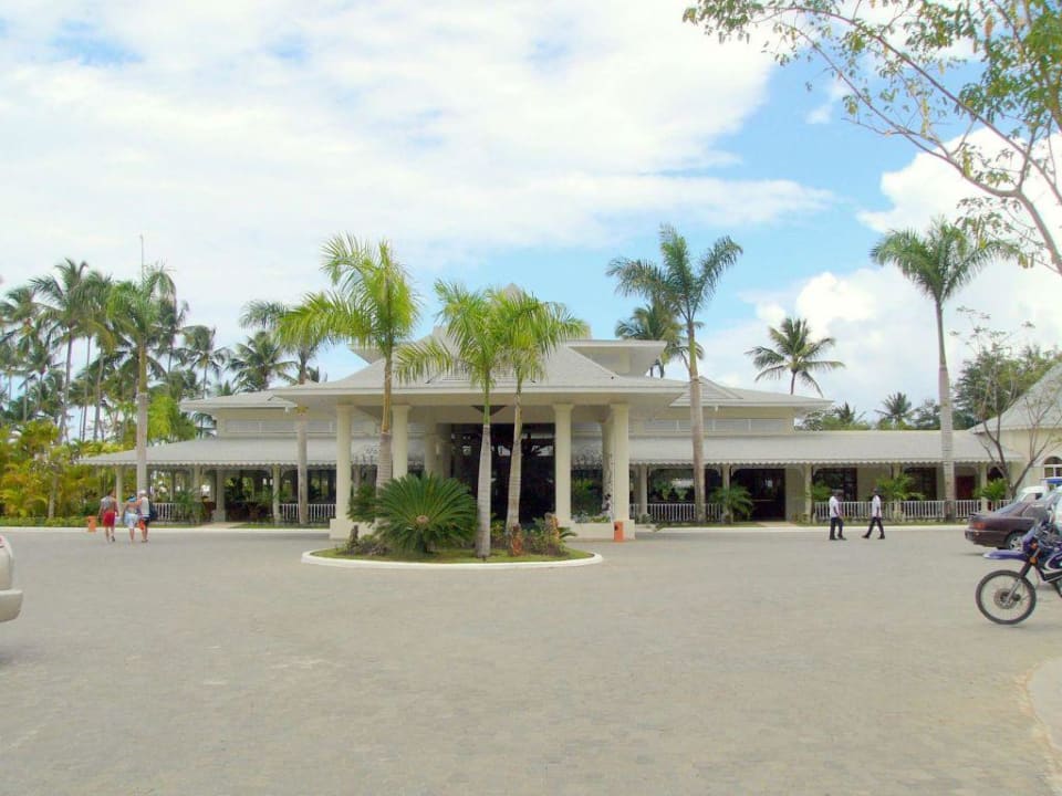 Eingang zum Haupthaus Bahia Principe Grand El Portillo