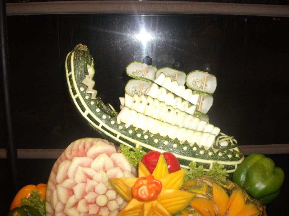 Ein Boot aus Zucchini Adaaran Club Rannalhi - All Inclusive