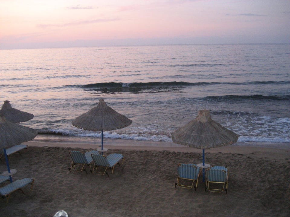 Liegen am Strand Alexander Beach Hotel & Village Resort