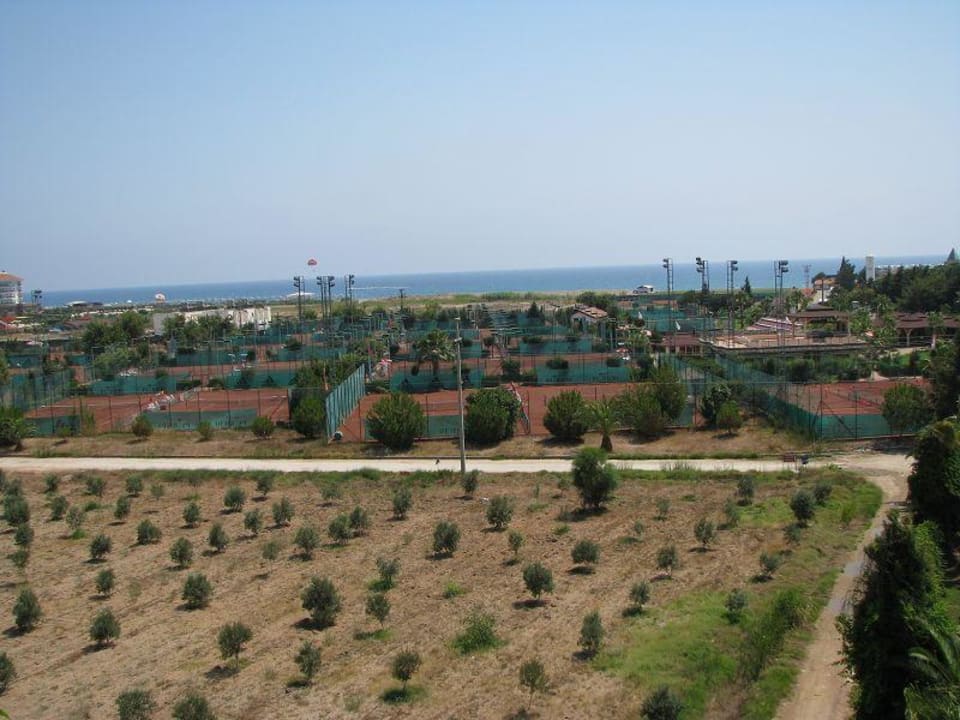 Blick von der Rutschenanlage im Aquapark Ali Bey Club