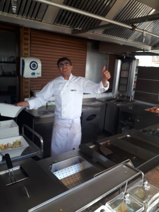 Ergun, der Beste Pizzabäcker der Strandbar Sentido Trendy Verbena Beach