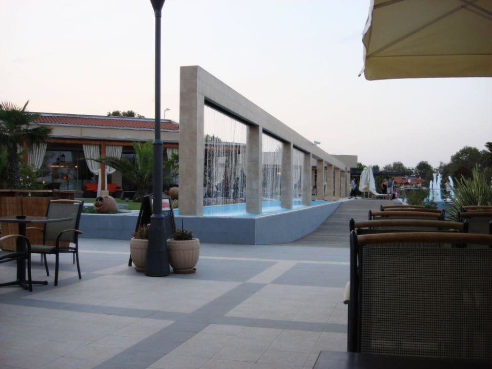 Wasserspiel zwischen Pool und Hotel alltoura Club Hotel Poseidon Palace