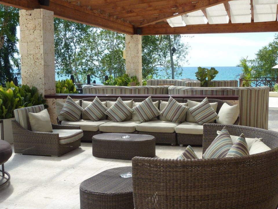 Ruhezone mit Blick auf das Meer Dreams La Romana Resort & Spa