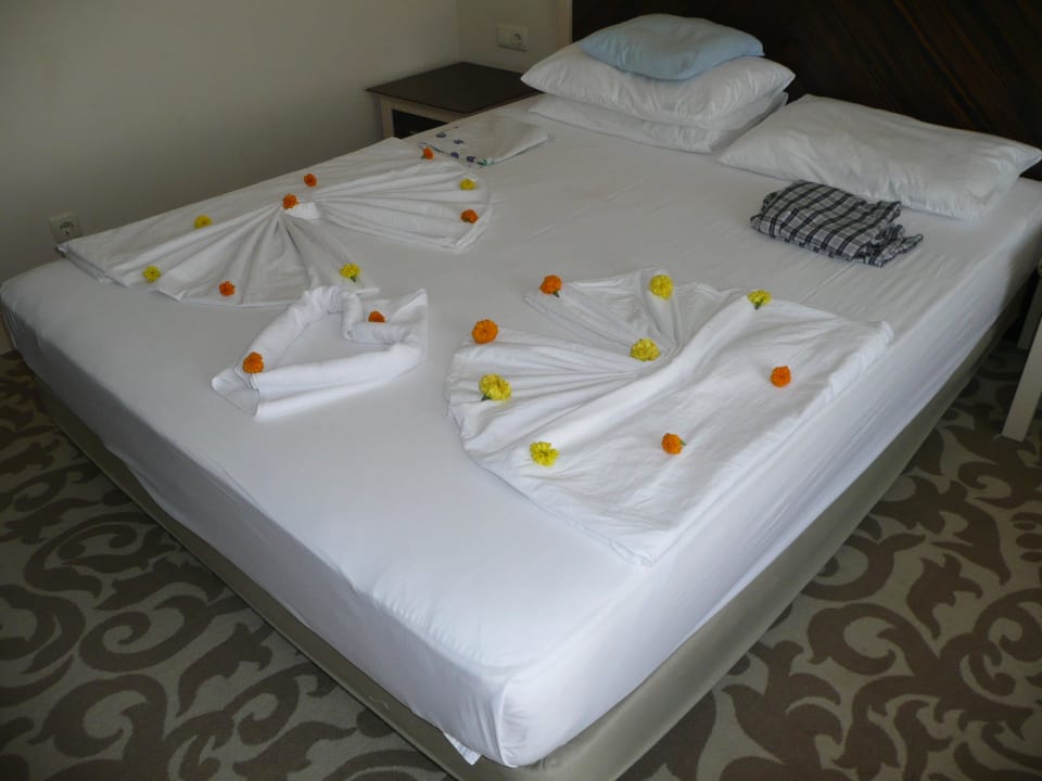 Liebevolle Bettdekoration Aydinbey Kings Palace & Spa