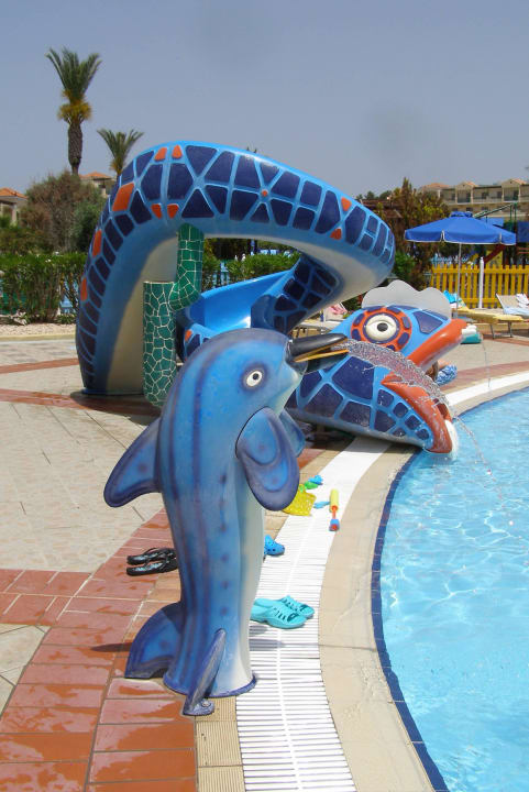 Noch eine Rutsche und Spritzdelfin Lindos Princess Beach Resort & Spa