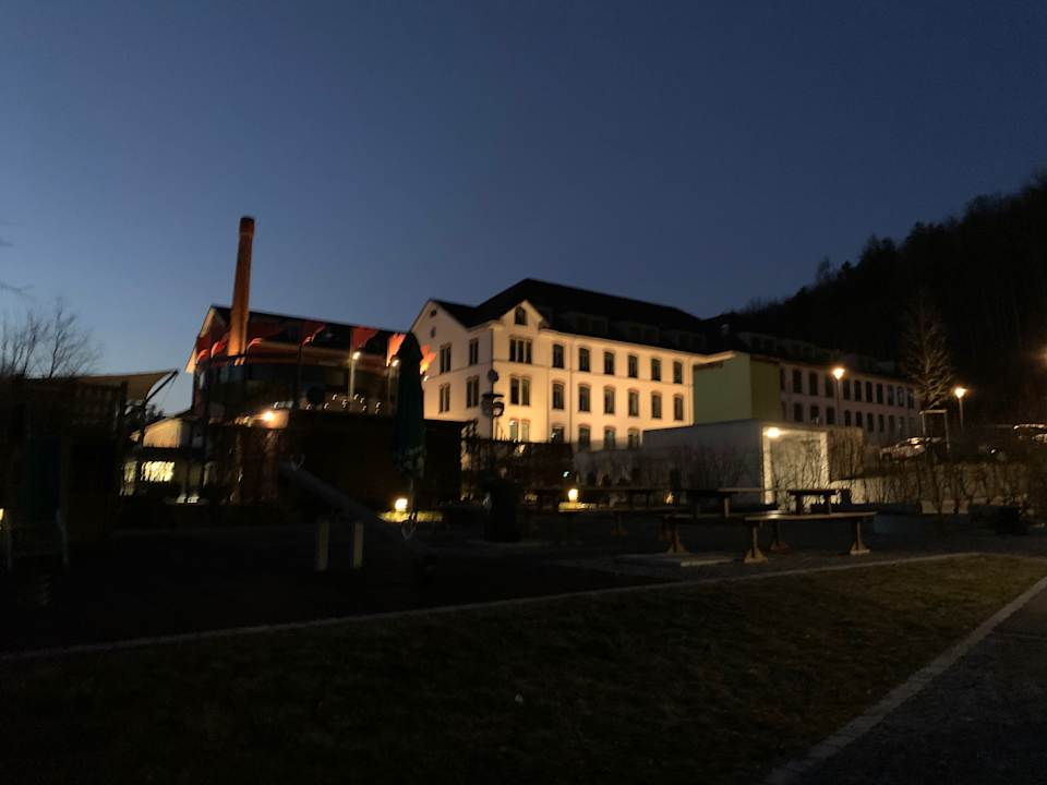 Außenansicht Riverside Hotel