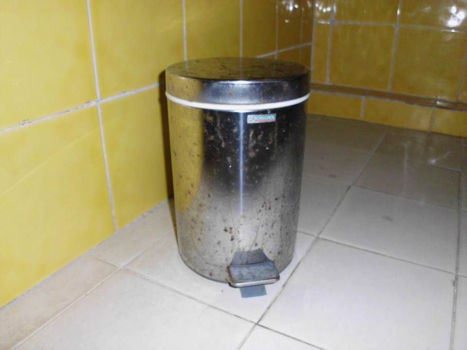 Verdreckter WC Eimer Hotel Nesrine