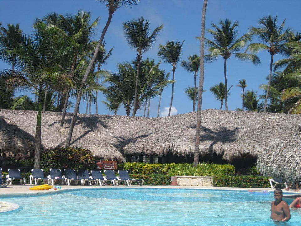 Mittags am Pool Hotel Grand Palladium Palace Resort, Spa & Casino