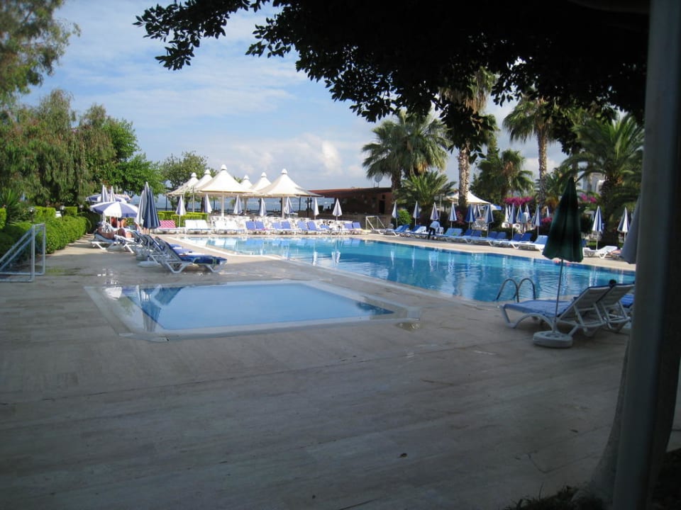 Einer der Pool's Lonicera Resort & Spa Hotel