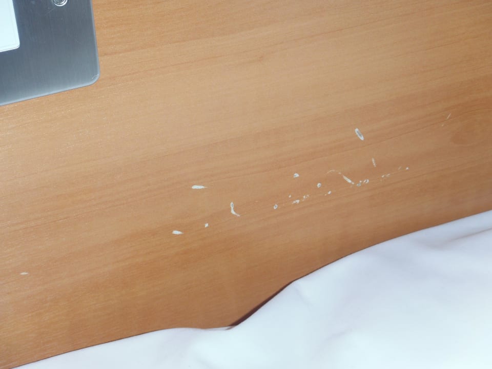 Zerkratztes Betthintergestell Kaya Artemis Resort