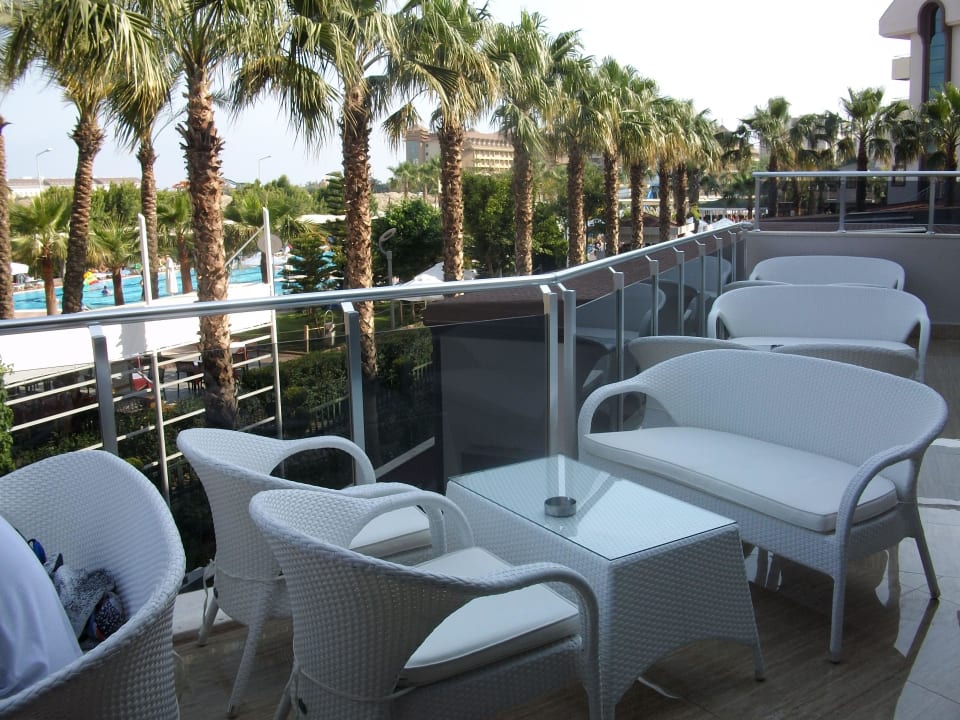 Lobbybar mit Außenterrasse Hane Family Resort