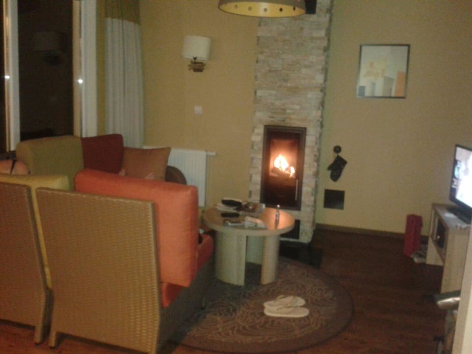 Wohnzimmer mit Kamin Center Parcs Park Bostalsee