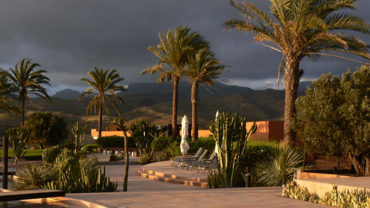 Poolanlage auf dem Berg Salobre Hotel Resort & Serenity