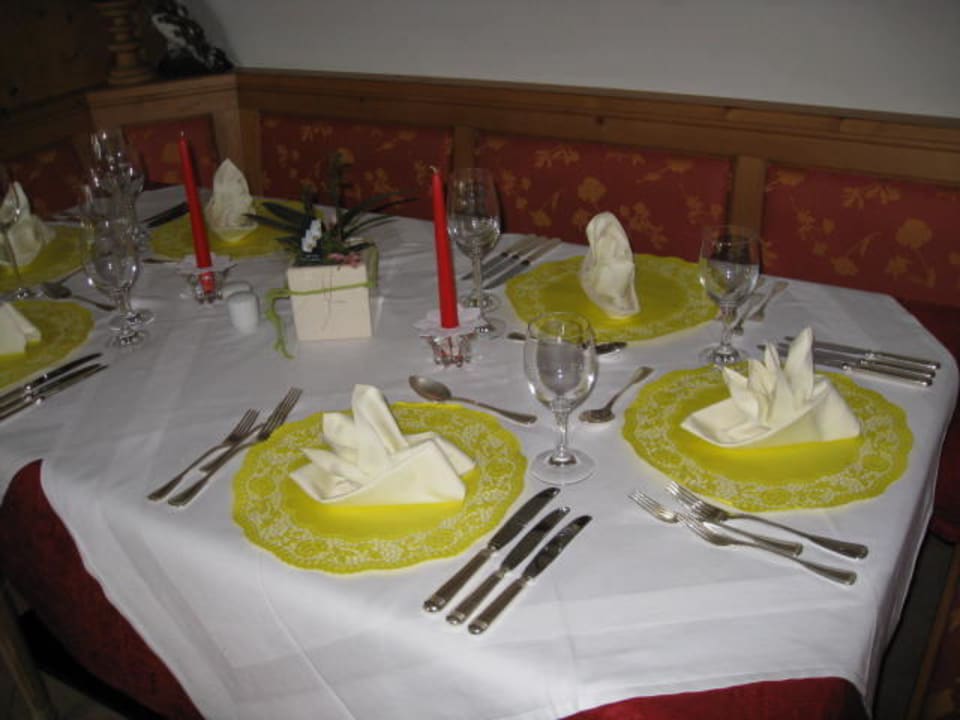 Ein schön gedeckter Tisch Landhaus Hotel Kristall