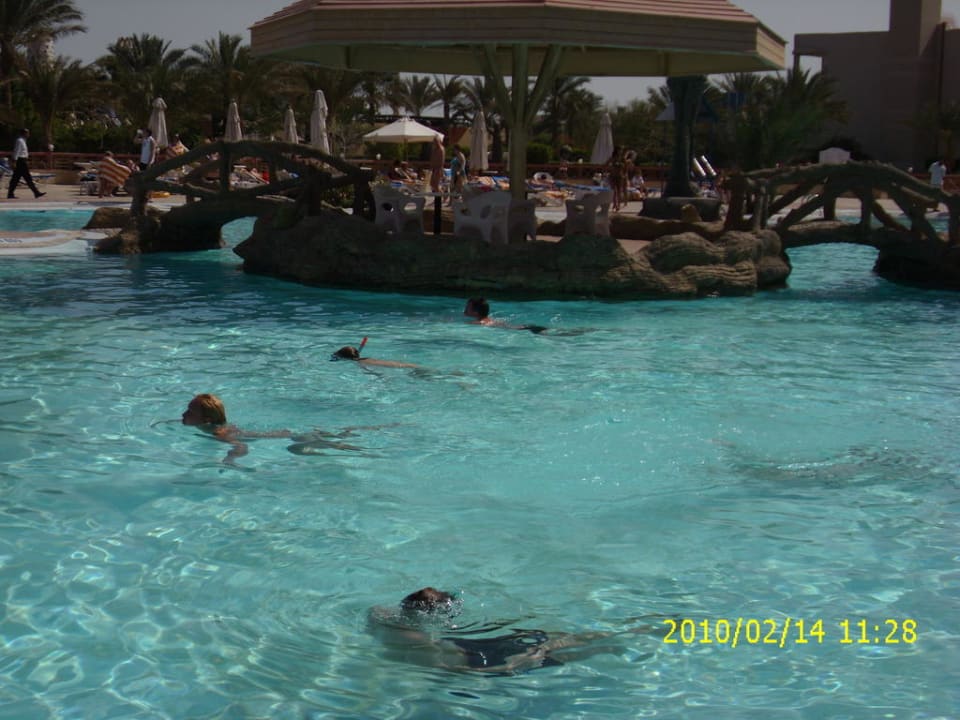 Baseny w części starego SG Seagull Beach Resort