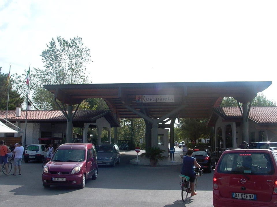 Eingang zur Anlage Rosapineta Camping Village