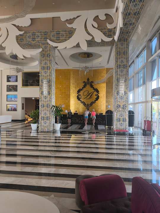 Lobby Azura Deluxe Resort & Spa Hotel