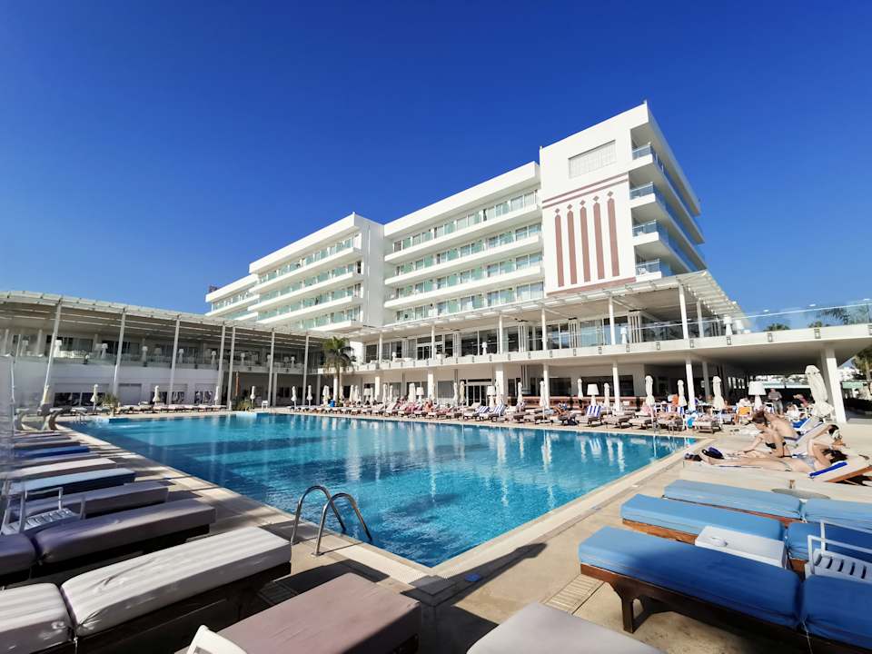 Außenansicht Constantinos The Great Beach Hotel