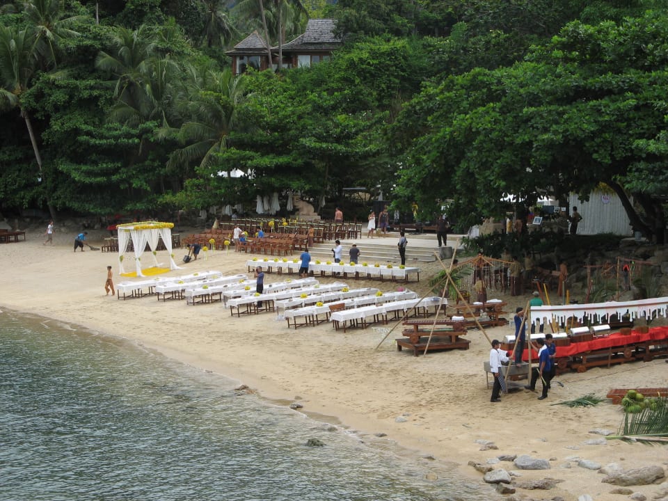 Kiesige Bucht bei Hotelzeremonie Santhiya Koh Phangan Resort & Spa
