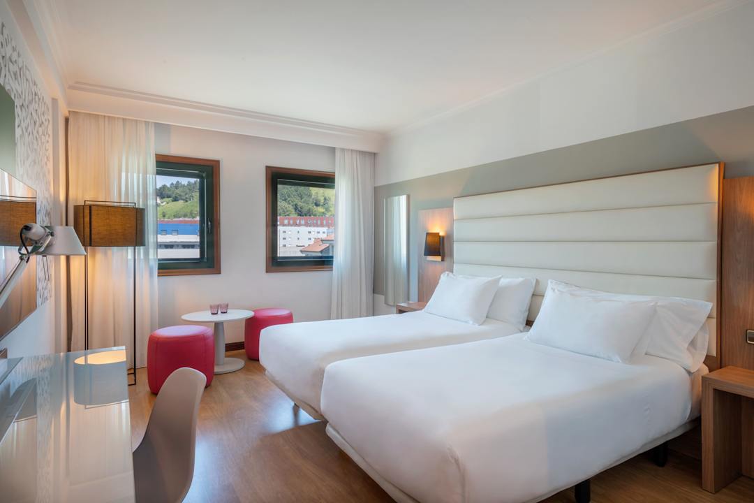 Zimmer Hotel Santiago Plaza, Affiliated by Meliá