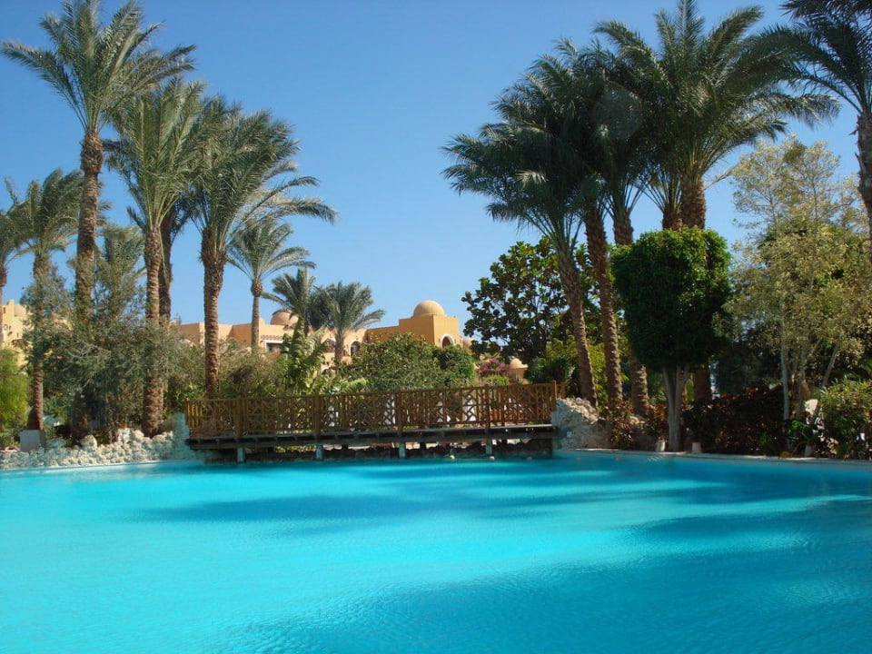 Poolanlage bei Buffetrestaurant The Dome Makadi Palace