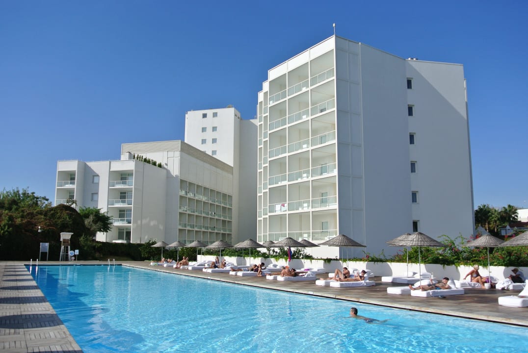 Strahlend weiß - das Hotel Hotel SU & Aqualand