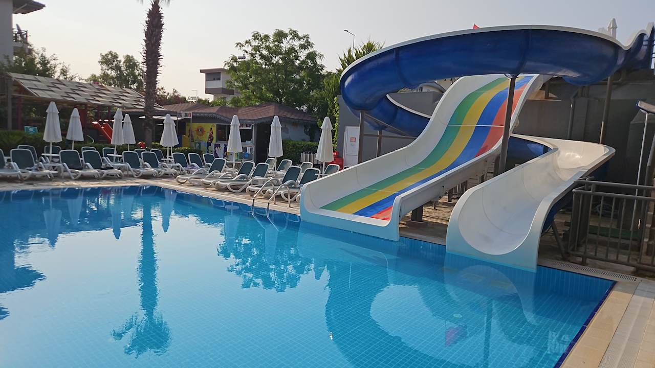 Pool Sun City Apartments