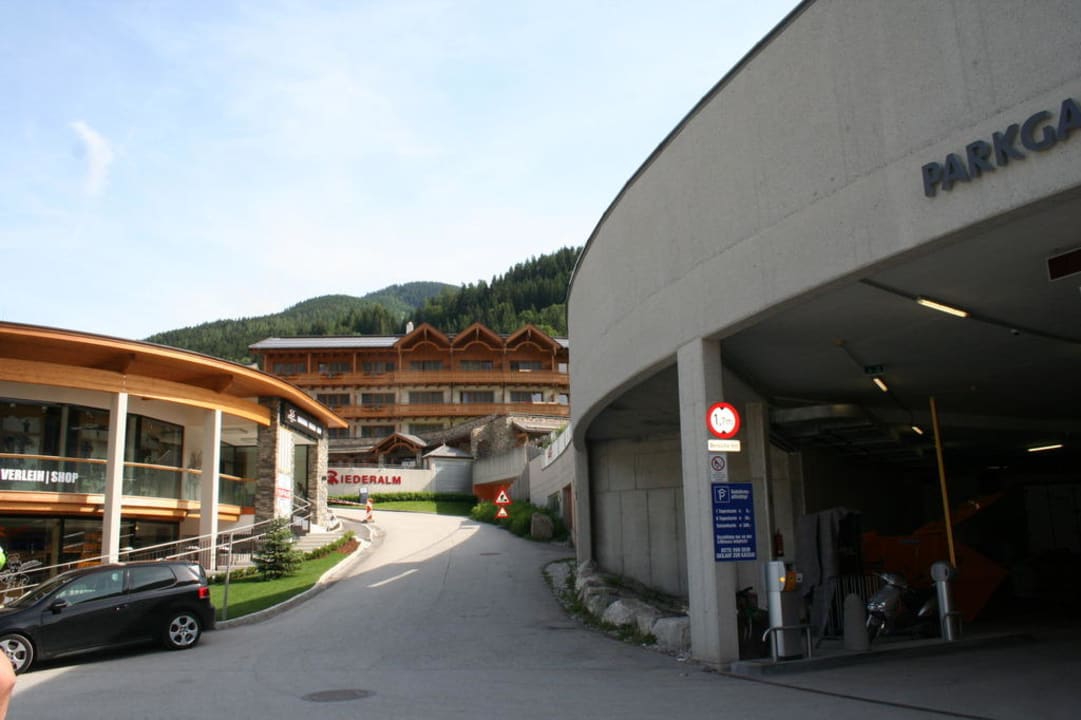 Auffahrt zur Riederalm Hotel Riederalm