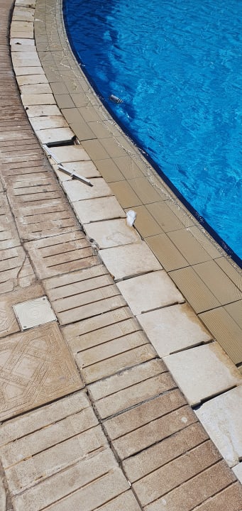 Pool Moreno Horizon Spa & Resort