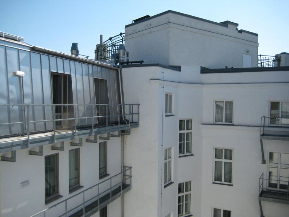 Ausblick in den Innenhof Lindner Hotel Vienna Am Belvedere, part of JdV by Hyatt